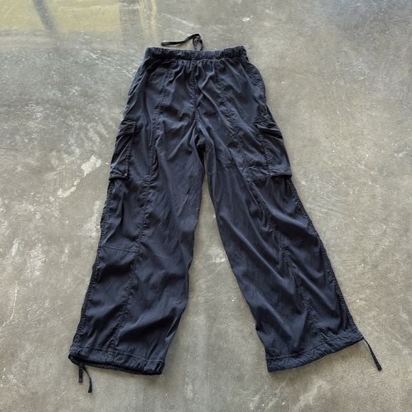 Lululemon Lightweight Adjustable Mid-Rise Cargo Pant - Picture 7 of 13